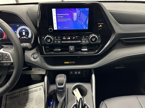 Used 2025 Toyota Highlander XSE image 25