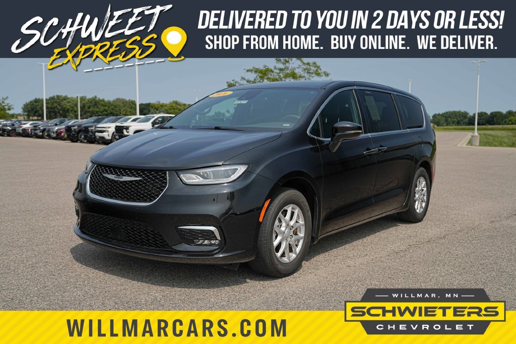 Used 2026 Chrysler Pacifica Select FWD image 1