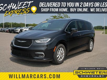 Used 2026 Chrysler Pacifica Select