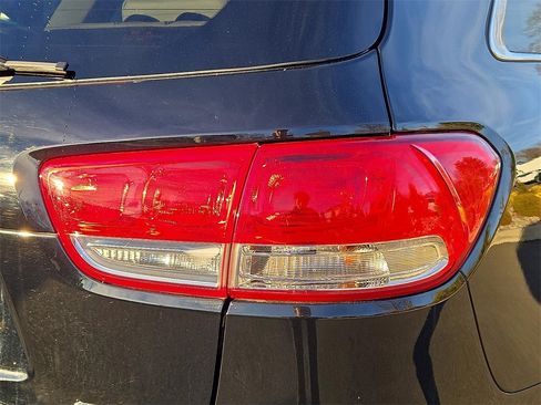 Used 2017 Kia Sorento EX w/ EX V6 Premium Package image 10