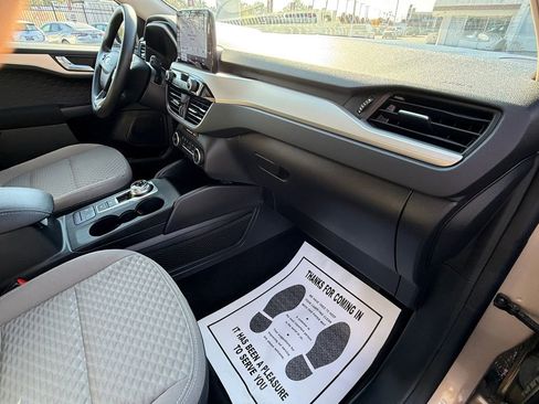 Used 2020 Ford Escape SE image 17