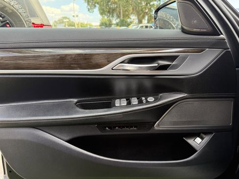 Used 2019 BMW 740i xDrive image 30