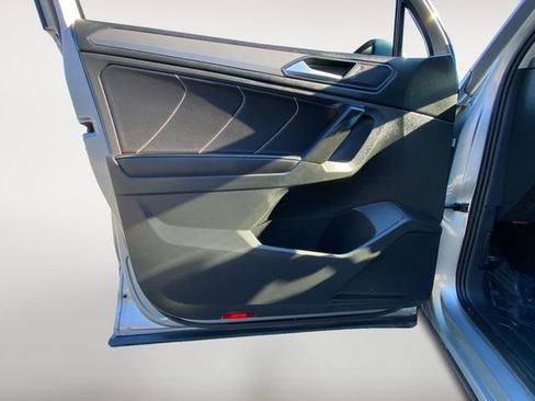 Used 2022 Volkswagen Tiguan SE image 18