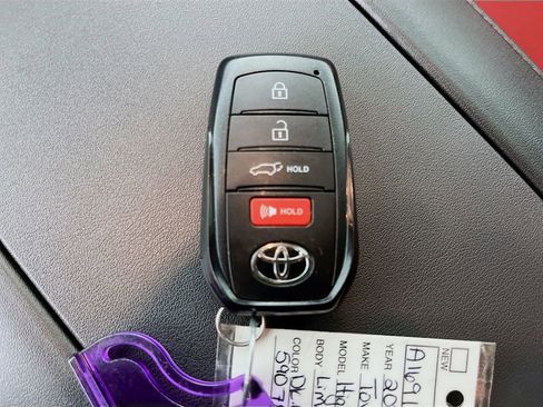 Used 2025 Toyota Highlander Limited AWD/4WD image 24