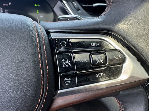 Used 2022 Jeep Grand Cherokee Summit w/ Advanced Protech Group IV AWD/4WD image 32