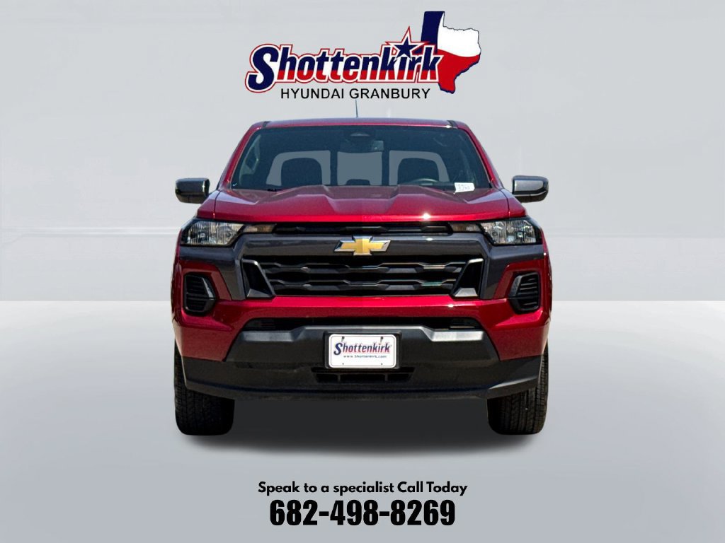 Used 2025 Chevrolet Colorado LT RWD image 2