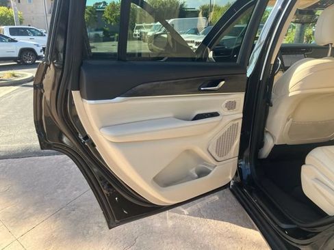 Used 2021 Jeep Grand Cherokee L Limited AWD/4WD image 23
