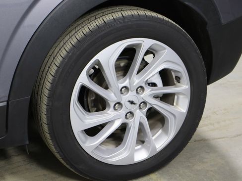 Used 2022 Chevrolet Bolt EUV LT w/ Driver Confidence Package image 38