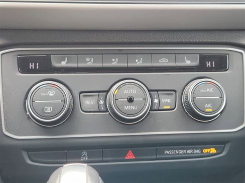 Used 2021 Volkswagen Atlas SE image 19