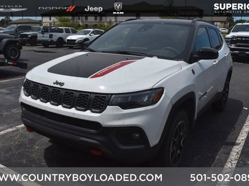 Used 2025 Jeep Compass Trailhawk AWD/4WD image 1