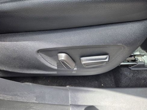 Used 2021 Toyota Highlander XLE FWD image 18