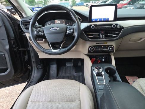 Used 2021 Ford Escape SEL w/ Class II Trailer Tow Package AWD/4WD image 9