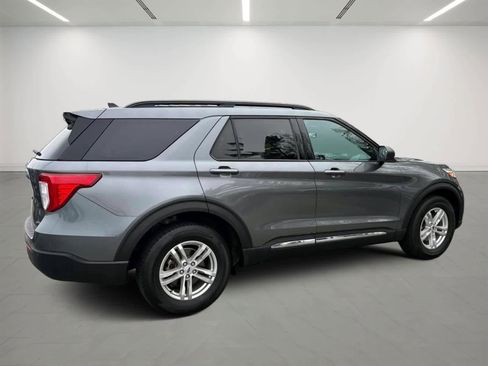 Used 2023 Ford Explorer XLT AWD/4WD image 4