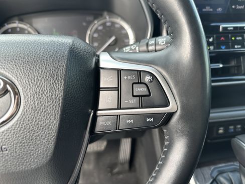 Used 2022 Toyota Highlander Platinum image 19