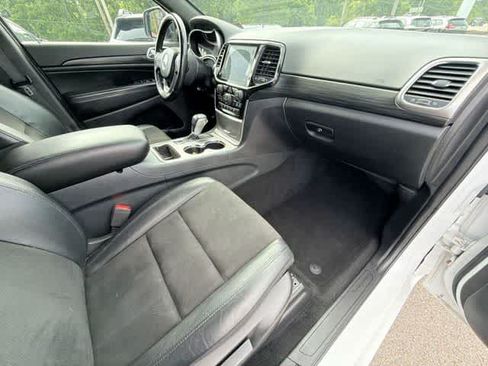 Used 2019 Jeep Grand Cherokee Altitude AWD/4WD image 23