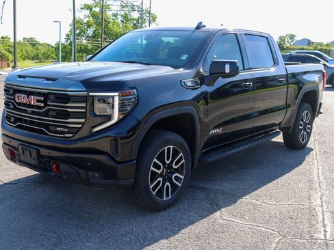 Used 2023 GMC Sierra 1500 AT4 w/ AT4 Premium Package AWD/4WD image 3