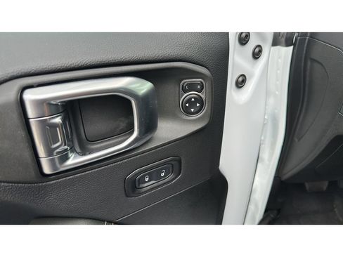 Used 2025 Jeep Gladiator Sport AWD/4WD image 12