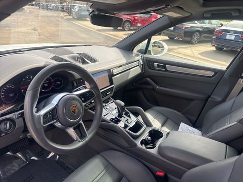Used 2023 Porsche Cayenne Platinum Edition AWD/4WD image 18