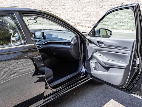 Used 2025 Nissan Altima 2.5 SV image 15