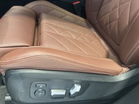 Used 2024 BMW X5 xDrive40i w/ M Sport Package image 5