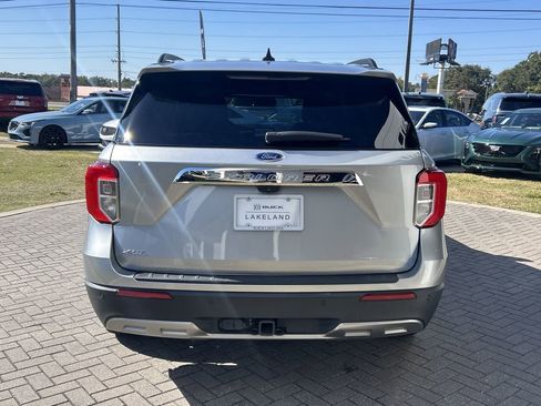 Used 2022 Ford Explorer XLT w/ Equipment Group 202A image 5