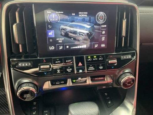Used 2025 Lexus LX 600 F Sport w/ Accessory Package (2T) AWD/4WD image 16