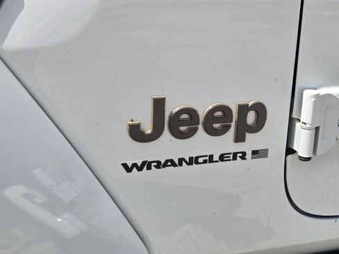 Used 2023 Jeep Wrangler Unlimited Rubicon 392 w/ Xtreme Recon 35" Tire Package AWD/4WD image 10
