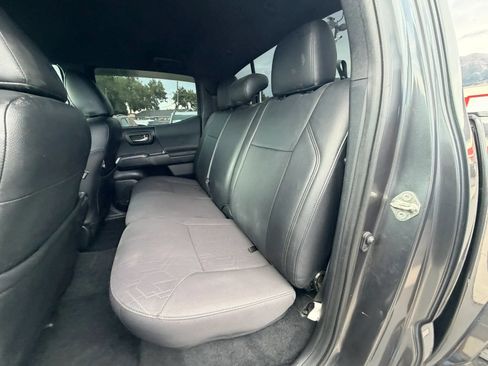 Used 2019 Toyota Tacoma TRD Sport w/ Technology Package AWD/4WD image 18
