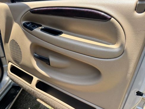 Used 1999 Dodge Ram 2500 Truck 2WD Quad Cab image 7