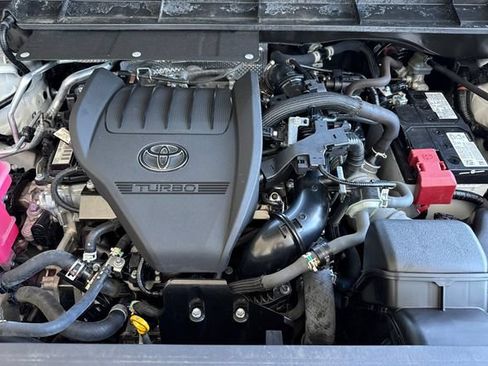 Used 2023 Toyota Highlander XLE FWD image 55
