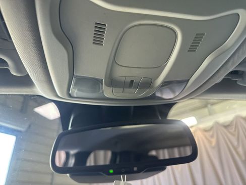 Used 2017 Jeep Renegade Latitude w/ Popular Equipment Group image 29