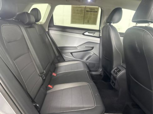 Used 2022 Volkswagen Taos SE w/ Panoramic Sunroof Package AWD/4WD image 27