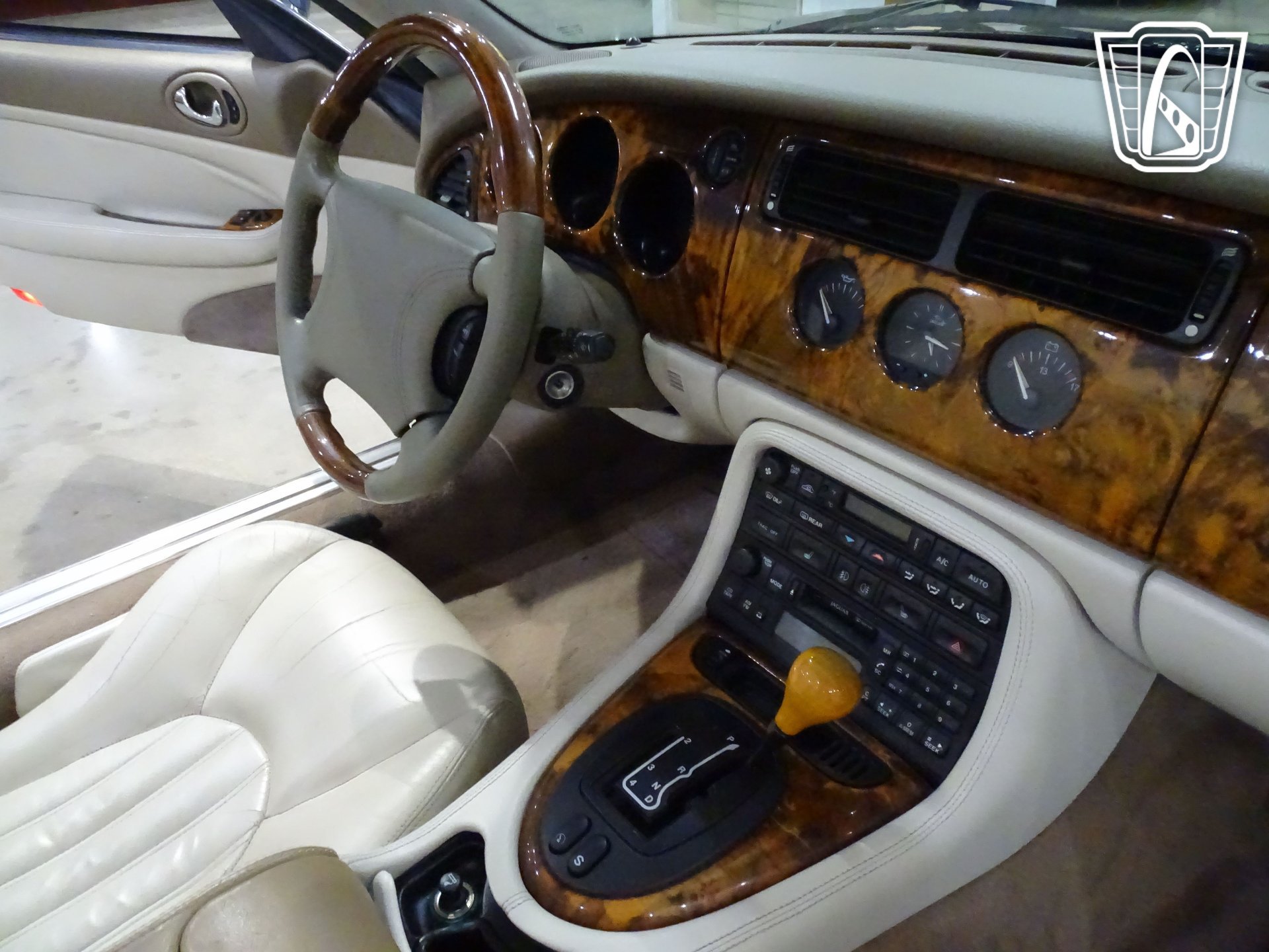 Used 1998 Jaguar XK8 Convertible RWD image 12