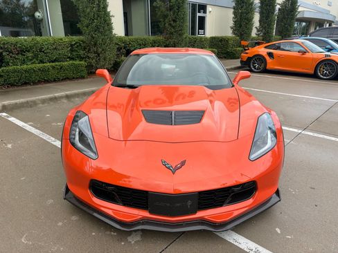 Used 2019 Chevrolet Corvette Z06 RWD image 2