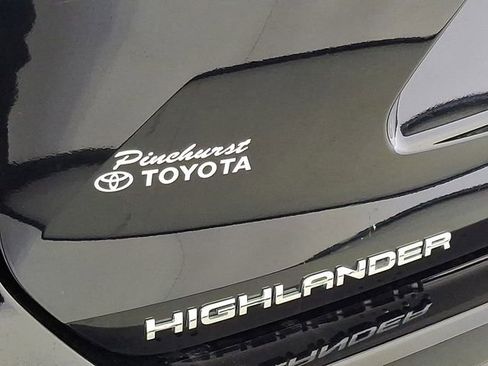 Used 2023 Toyota Highlander L image 29