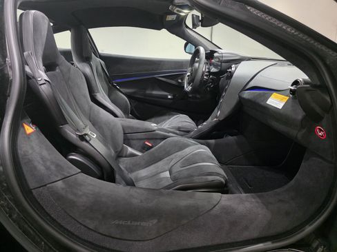 New 2026 McLaren 750S Coupe image 17