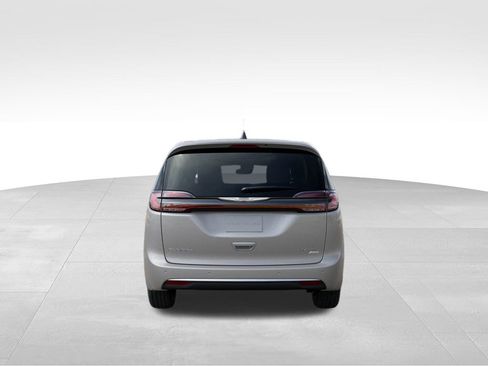 New 2026 Chrysler Pacifica Limited image 8