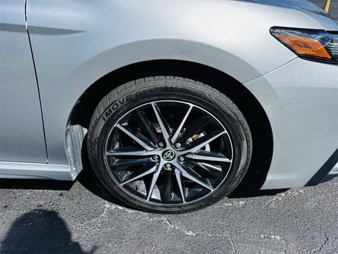 Used 2023 Toyota Camry SE image 2
