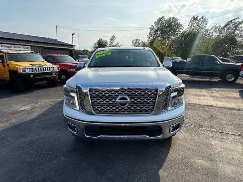 Used 2017 Nissan Titan SL image 9