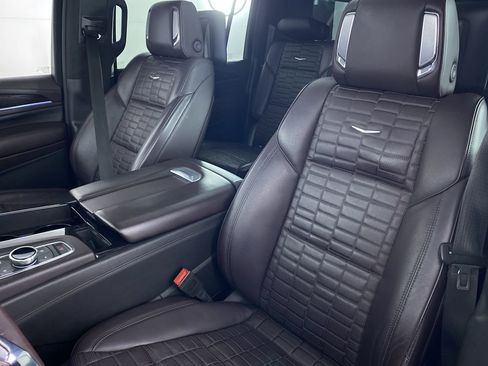 Used 2021 Cadillac Escalade ESV Premium Luxury Platinum image 12
