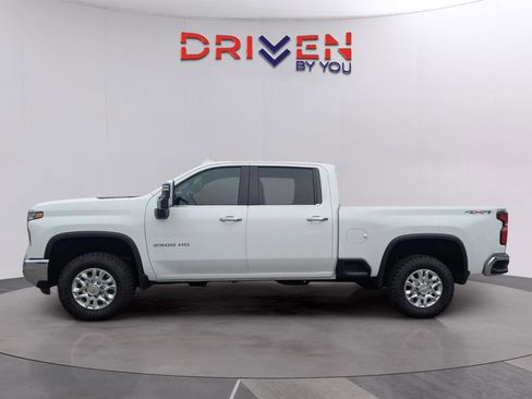 Used 2024 Chevrolet Silverado 2500 LTZ w/ LTZ Convenience Package AWD/4WD image 2