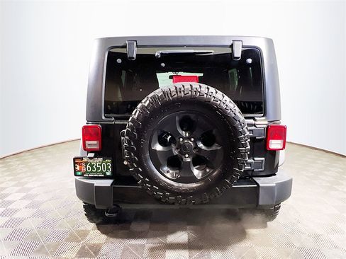 Used 2018 Jeep Wrangler Unlimited Sahara w/ Connectivity Group image 7