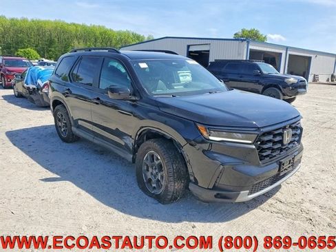 Used 2025 Honda Pilot TrailSport image 1