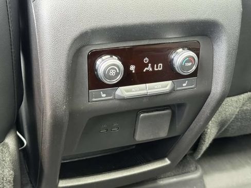 Used 2025 GMC Acadia AT4 w/ Luxury Package AWD/4WD image 18