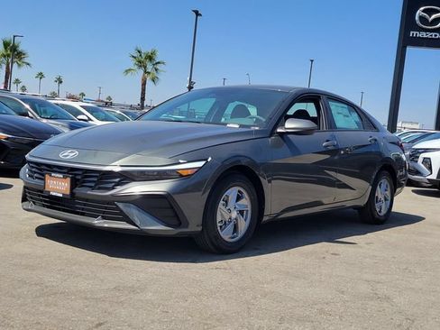 New 2026 Hyundai Elantra SE FWD image 3