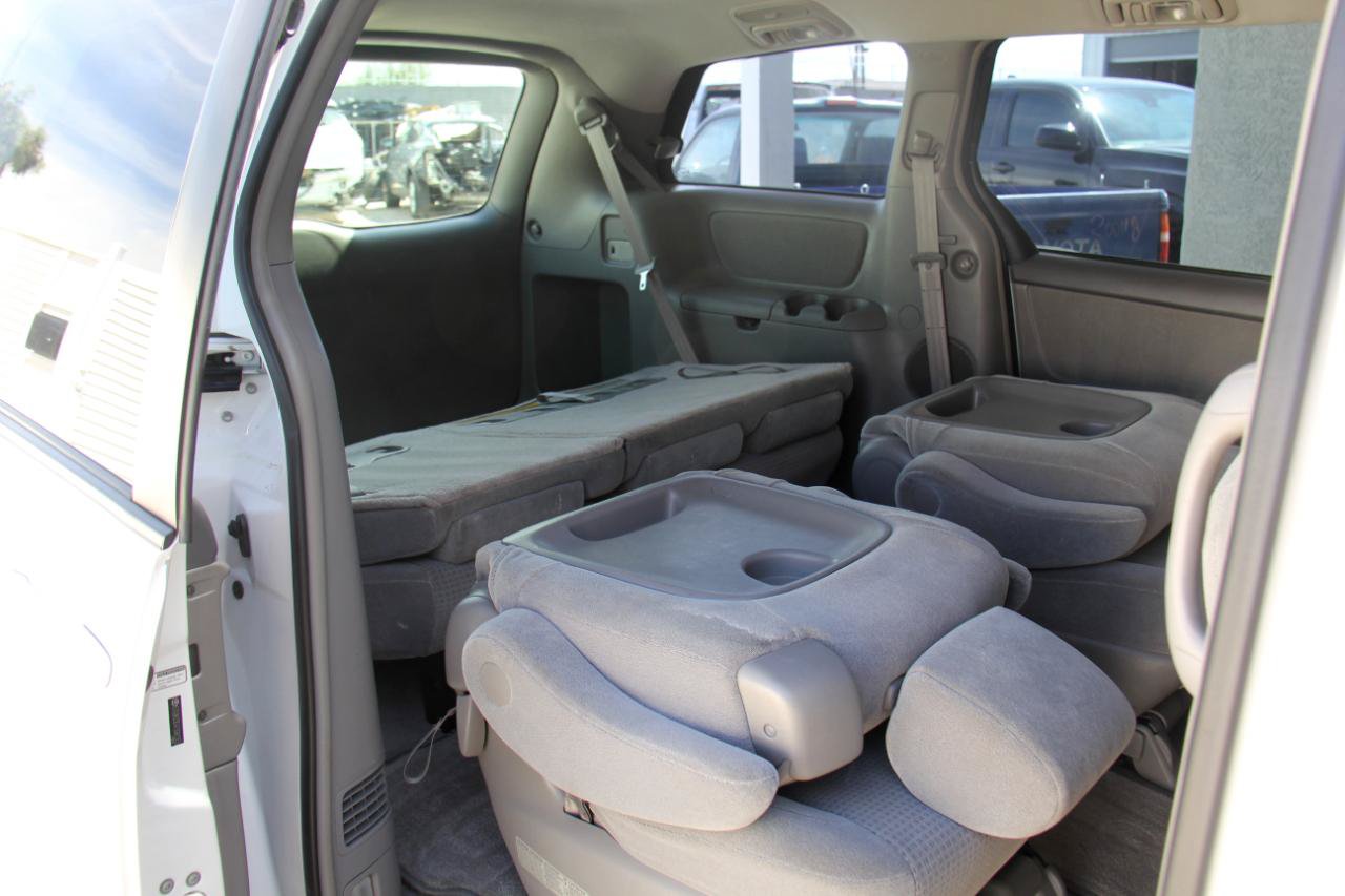 Used 2007 Toyota Sienna CE FWD image 27