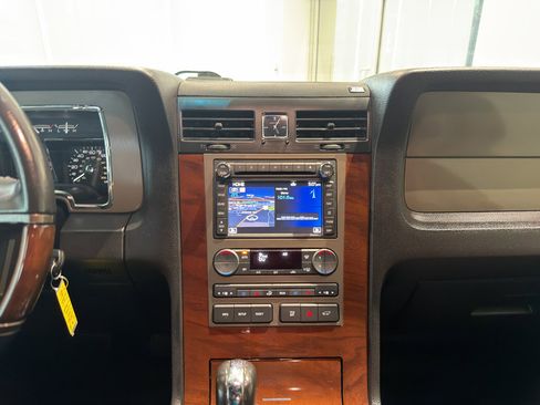 Used 2013 Lincoln Navigator 2WD w/ HD Trailer Tow Pkg image 18