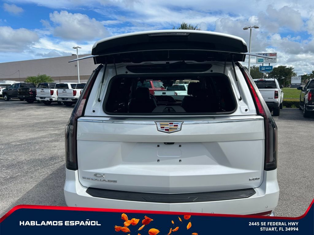Used 2023 Cadillac Escalade Premium Luxury w/ LPO, Radiant Package AWD/4WD image 10