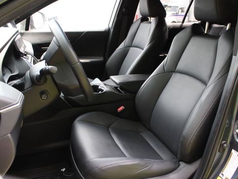 Used 2023 Toyota Venza XLE AWD/4WD image 16