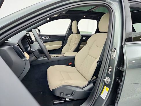 New 2026 Volvo XC60 B5 Core w/ Climate Package PRO image 17